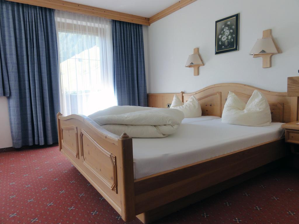 Gaestehaus Alpenland Tux Szoba fotó